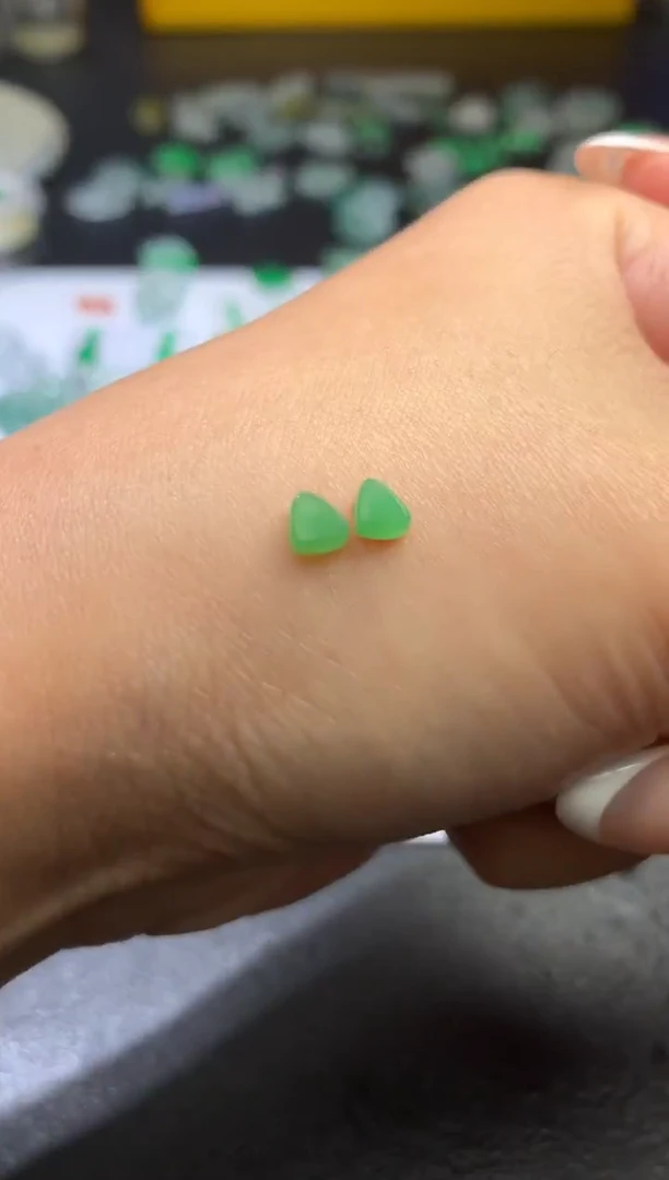 未镶嵌定制翡翠毛货 3.9-4.5-2.1