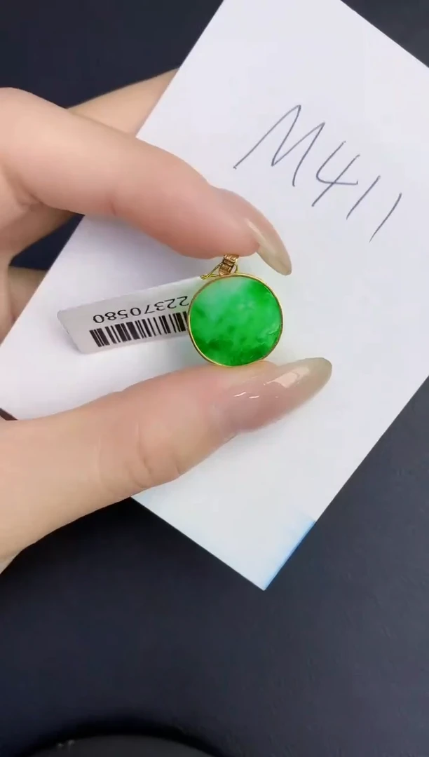 翡翠18K金镶嵌颈饰缅甸天然翡翠A货