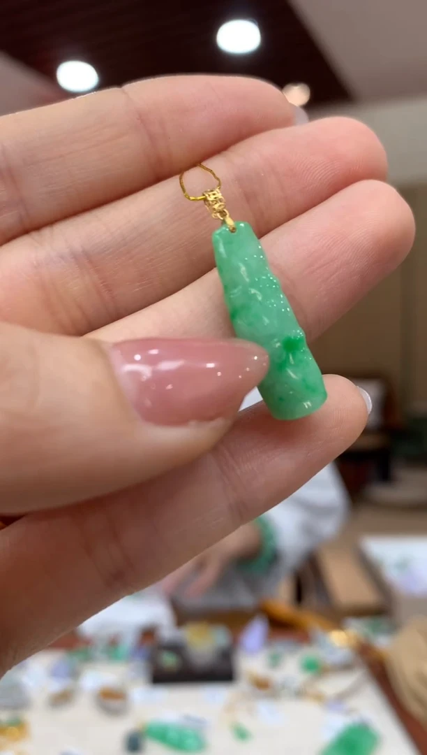 吊坠(不含链)18K金镶嵌翡翠竹节