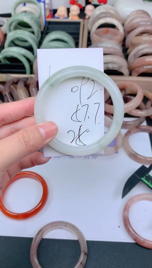 未镶嵌手镯石英质玉092