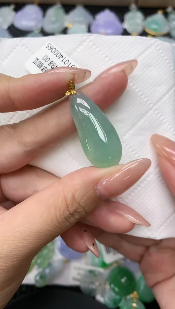 颈饰18K金镶嵌翡翠1