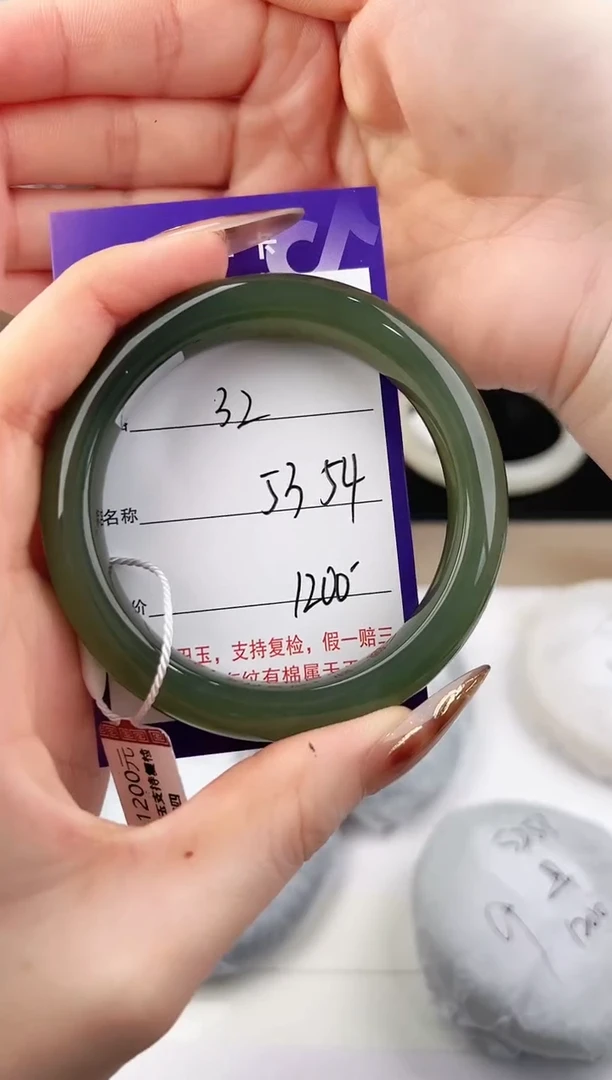 未镶嵌手镯和田玉32颜色微差无瑕疵