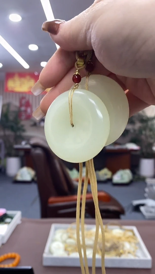 颈饰未镶嵌和田玉多样式发货随机发一