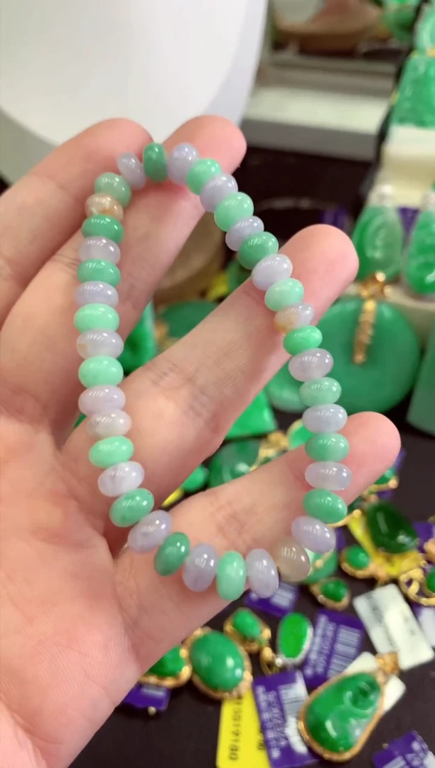 翡翠未镶嵌颈饰挂件