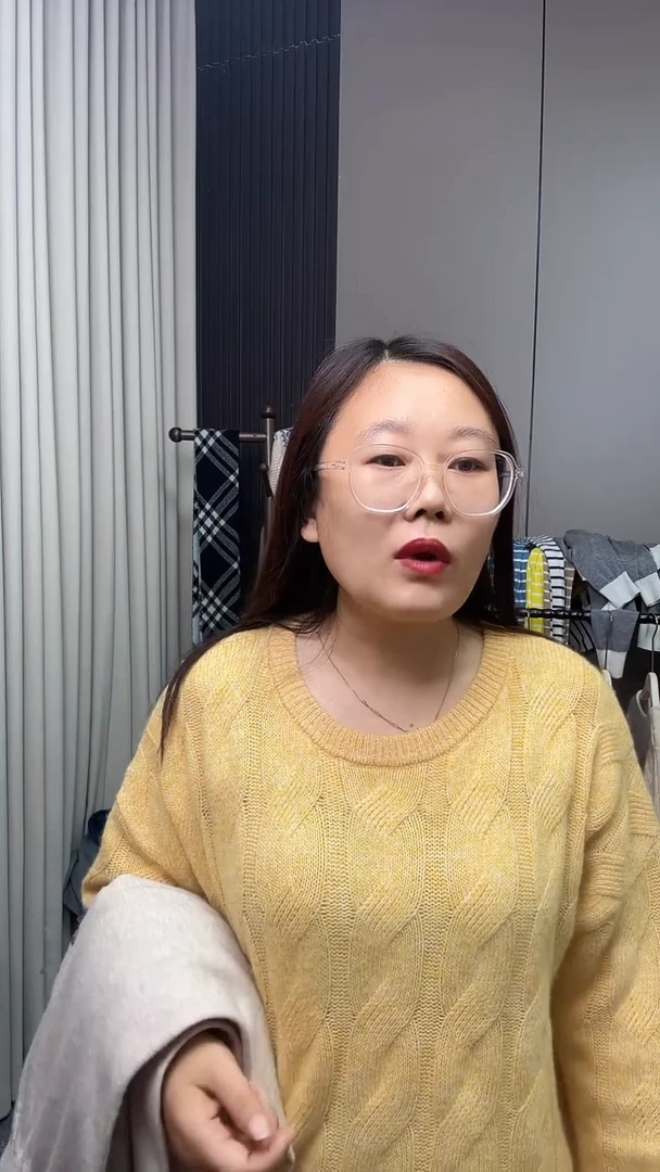 山羊绒大麻花羊绒衫黄色