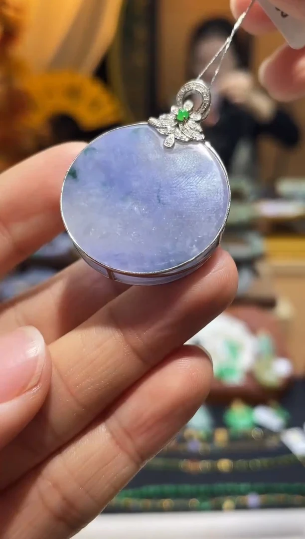 颈饰18K金镶嵌翡翠无事牌