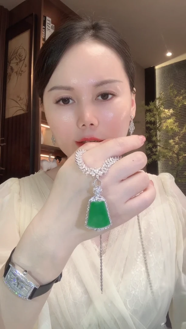 吊坠(不含链)18K金镶嵌翡翠C23