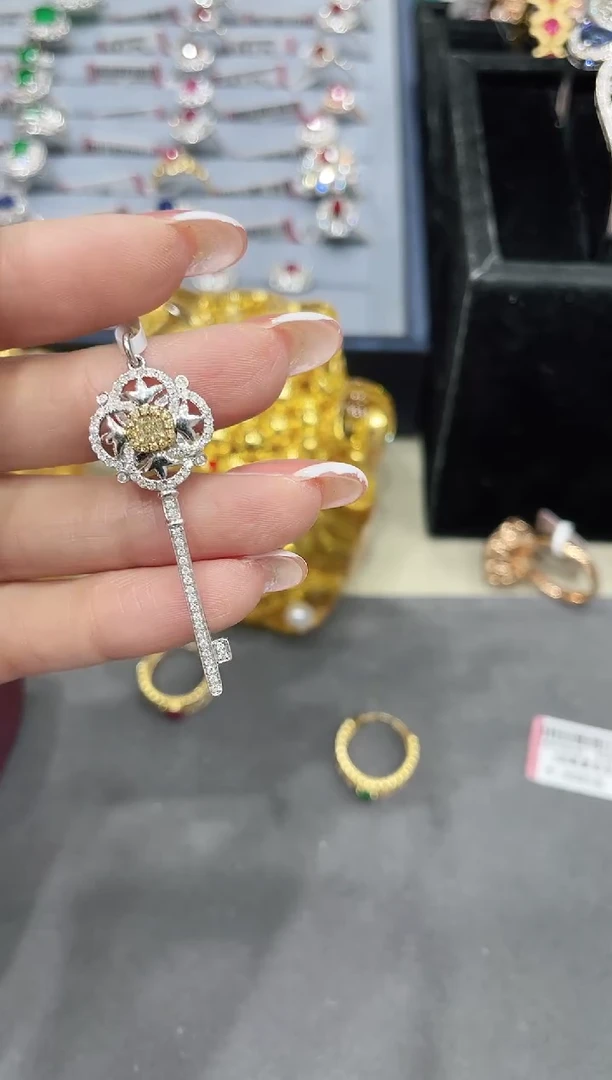 吊坠18K金镶嵌钻石吊坠