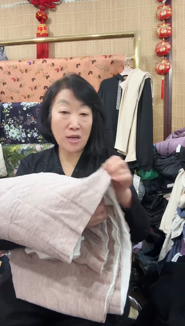 羊毛绗棉碎料杂色稍大3斤左右大小不一最大40公分左右有接头色差