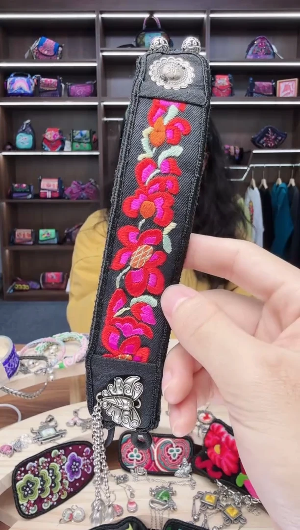 织绣14蒙阿苏苗绣传承店