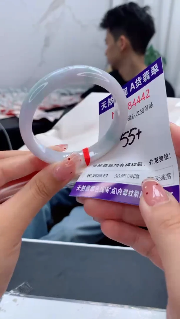 未镶嵌手镯翡翠有纹，完美者勿拍