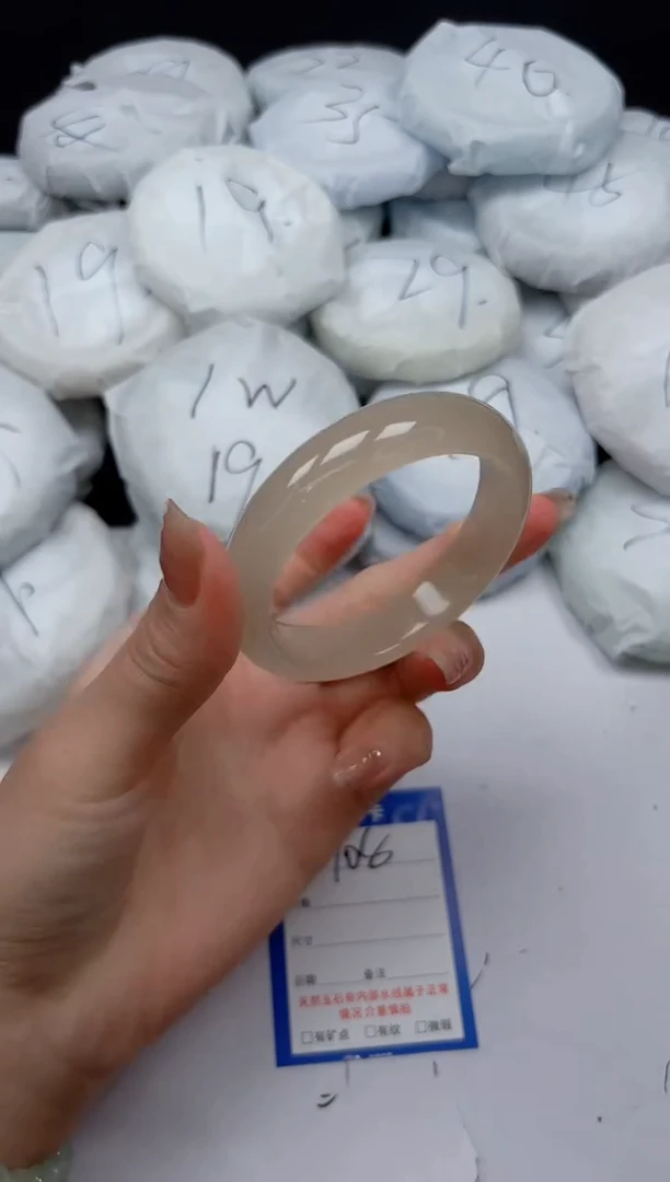 未镶嵌手镯石英质玉108/5556