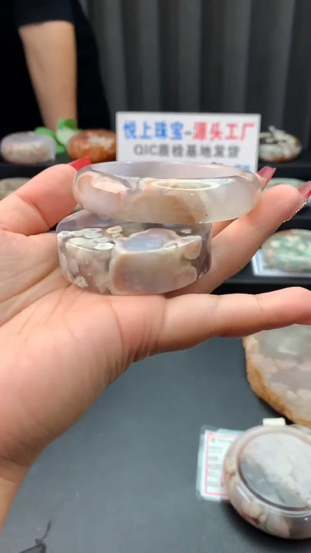 未镶嵌手镯石英质玉（56圈口）赠送镯心