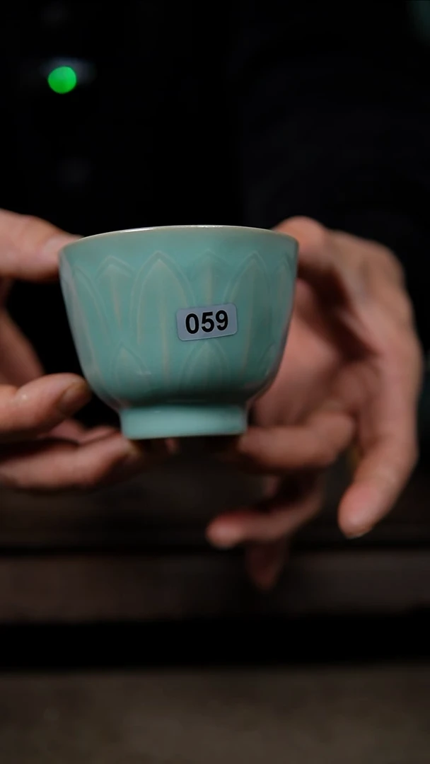 【闪购商品】杯仿古天青莲瓣杯微瑕059