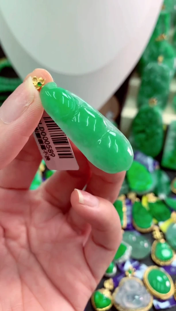 吊坠(不含链)18K金镶嵌翡翠挂件