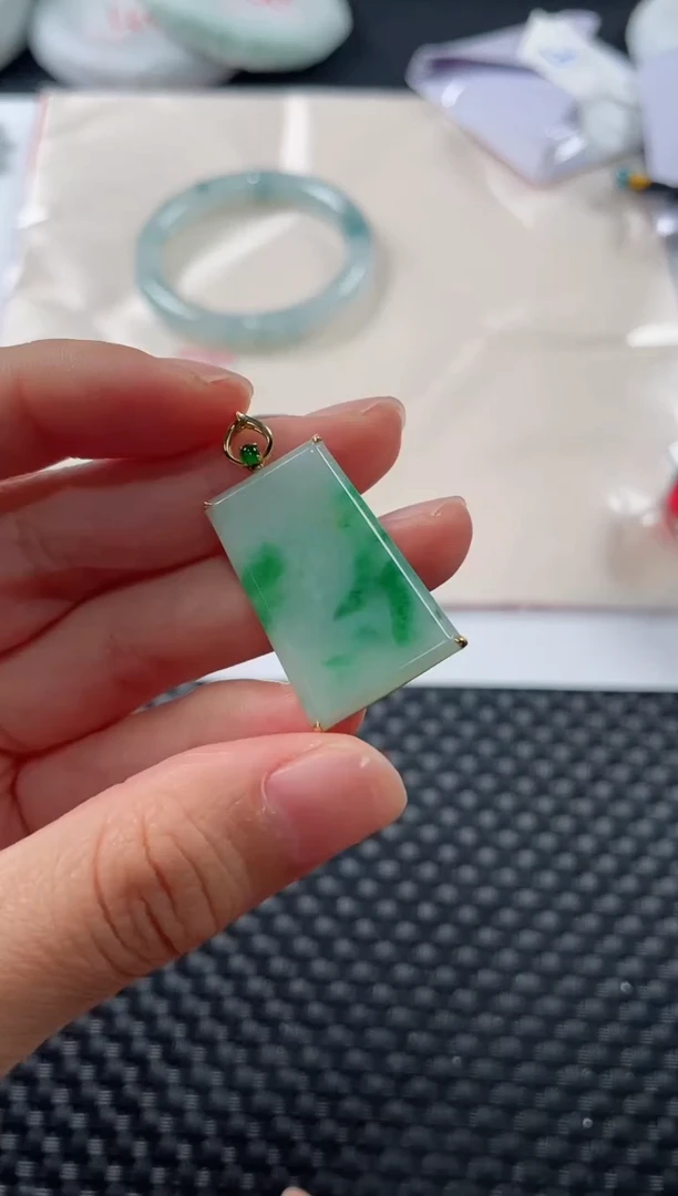 颈饰18K金镶嵌翡翠基地发货H 4143