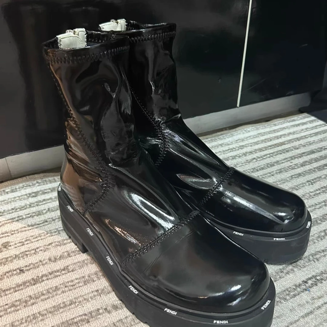 95新 FENDI/芬迪 漆皮短靴37码/250507MMK8X03
