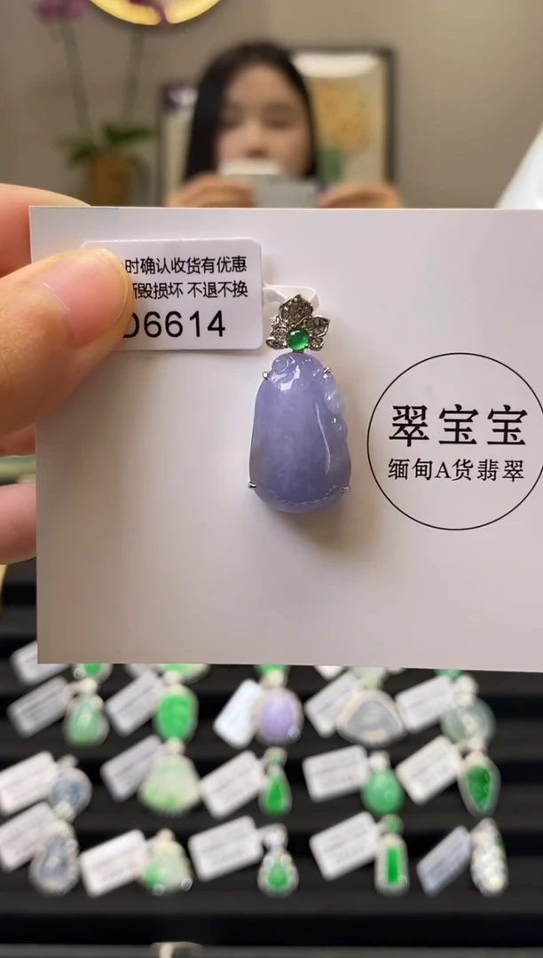 颈饰18K金镶嵌翡翠D6614 福瓜 含运营费