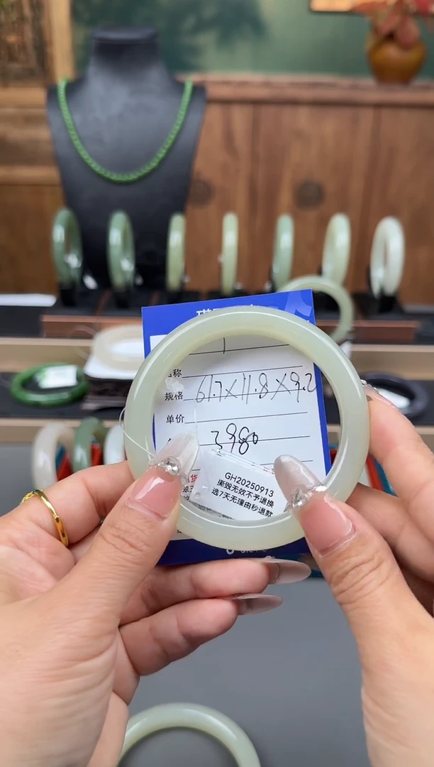 未镶嵌手镯和田玉1微色差