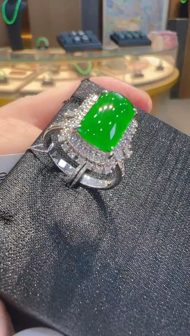 翡翠戒指18K金镶嵌