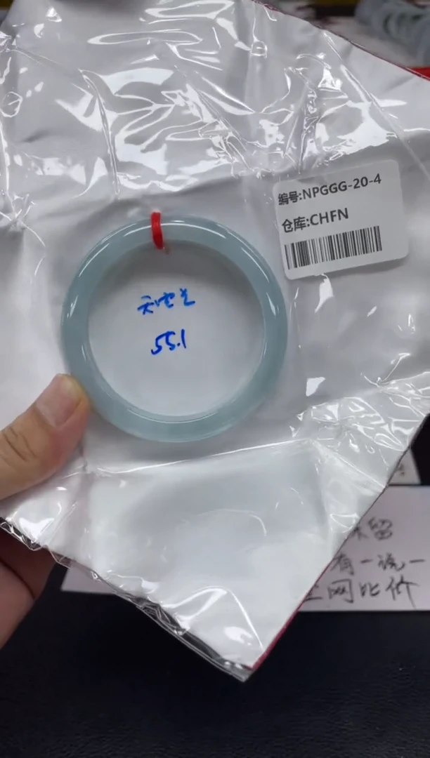 翡翠手镯未镶嵌翡翠手镯