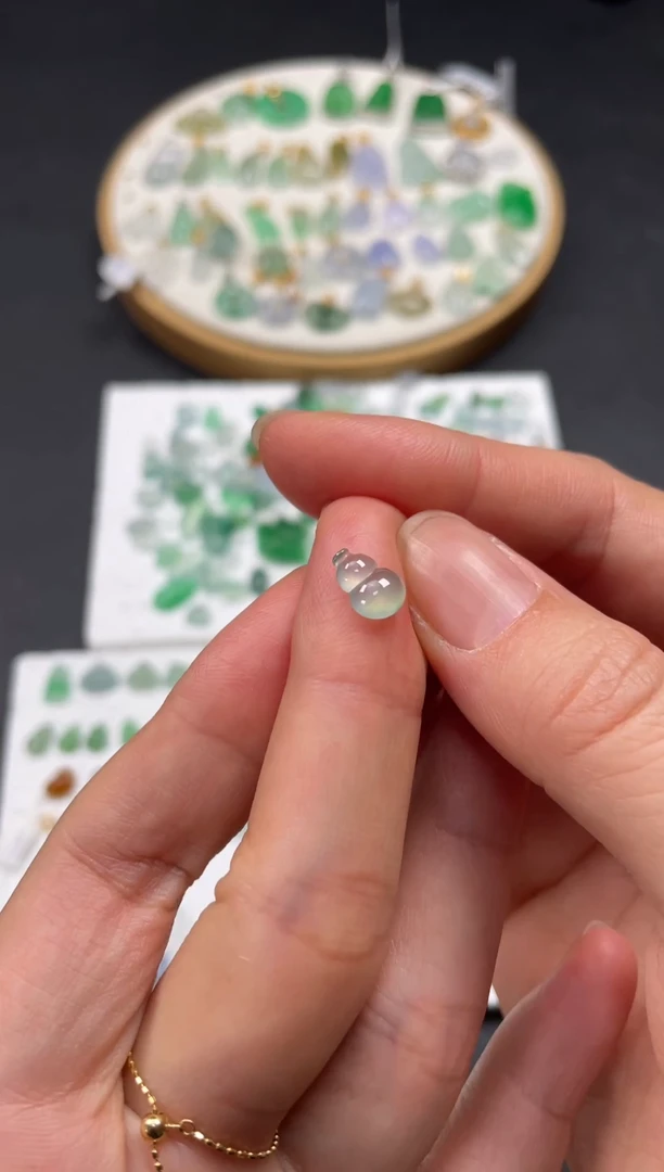 吊坠(不含链)18K金镶嵌翡翠一个JK601