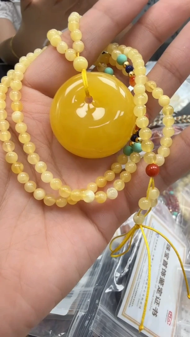 未镶嵌琥珀裸石如图