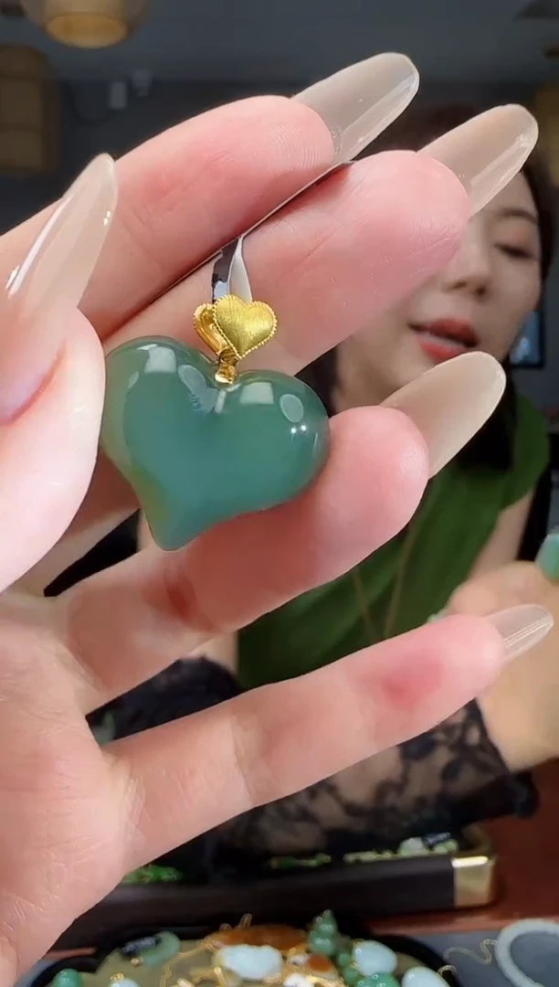 和田玉18K金镶嵌颈饰111