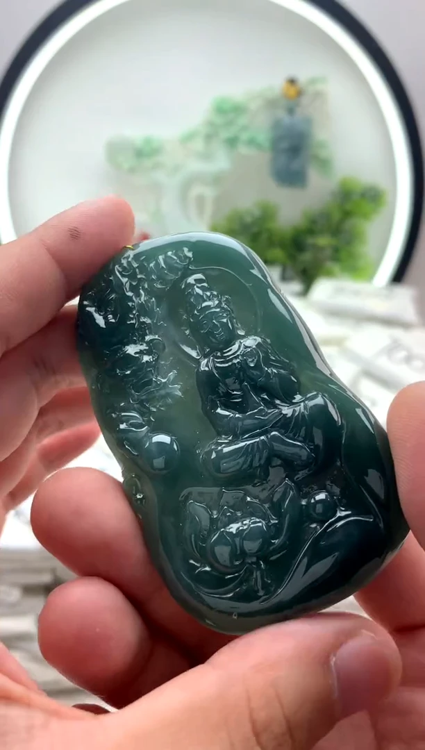 翡翠未镶嵌颈饰大势至