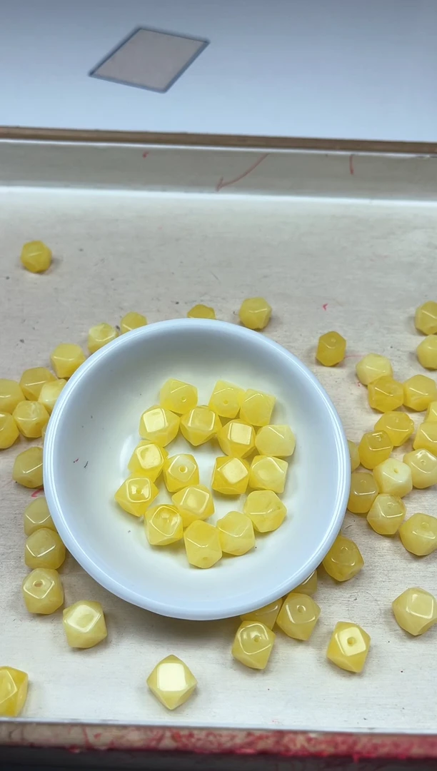 未镶嵌蜜蜡裸石M449蜜蜡菱形珠10mm10个8元