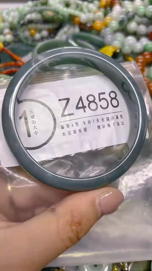 颈饰未镶嵌翡翠/ Z /翡翠A货，一件也是批发价