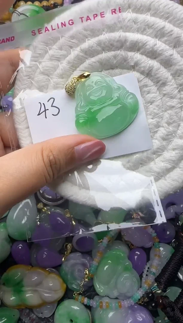 颈饰未镶嵌翡翠天然缅甸翡翠吊坠
