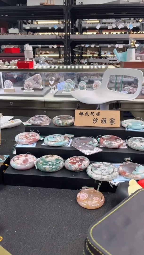 未镶嵌手镯石英质玉六*六圈口（赠品镯心）