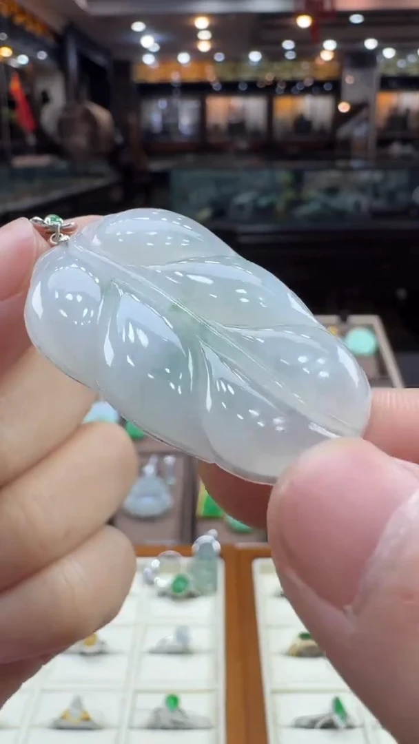 【闪购商品】翡翠颈饰18K金镶嵌叶子