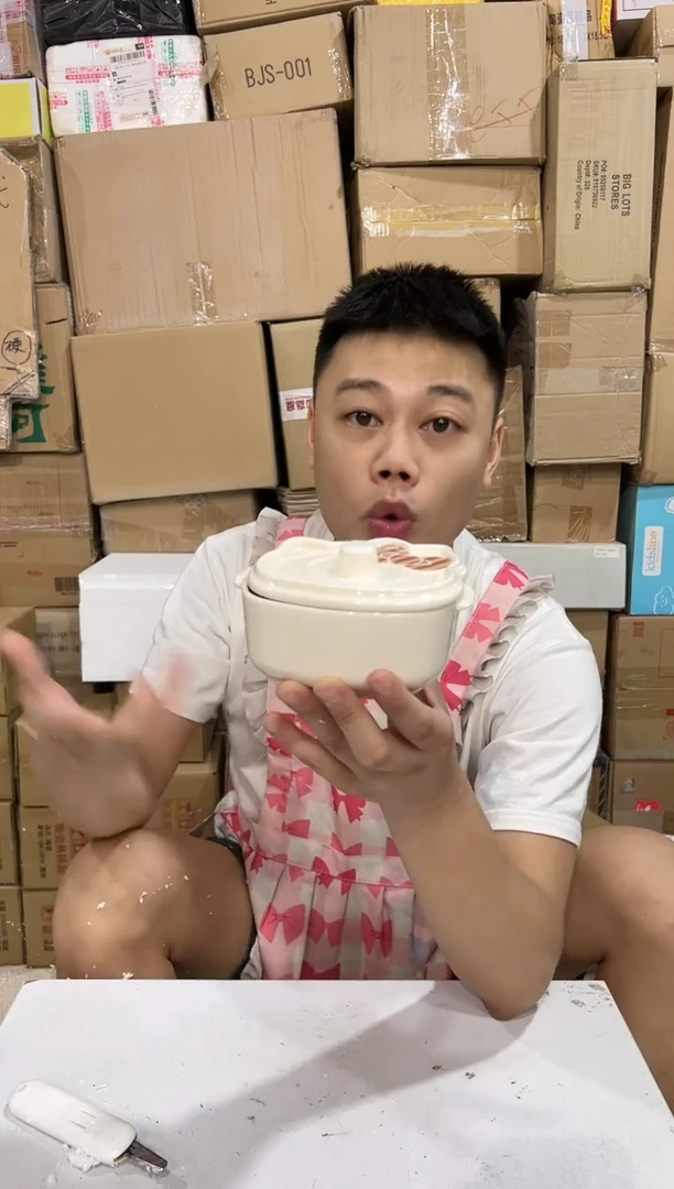 瓷片白色kt猫炖盅