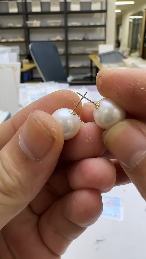 18K金镶嵌淡水珍珠耳钉12-13mm
