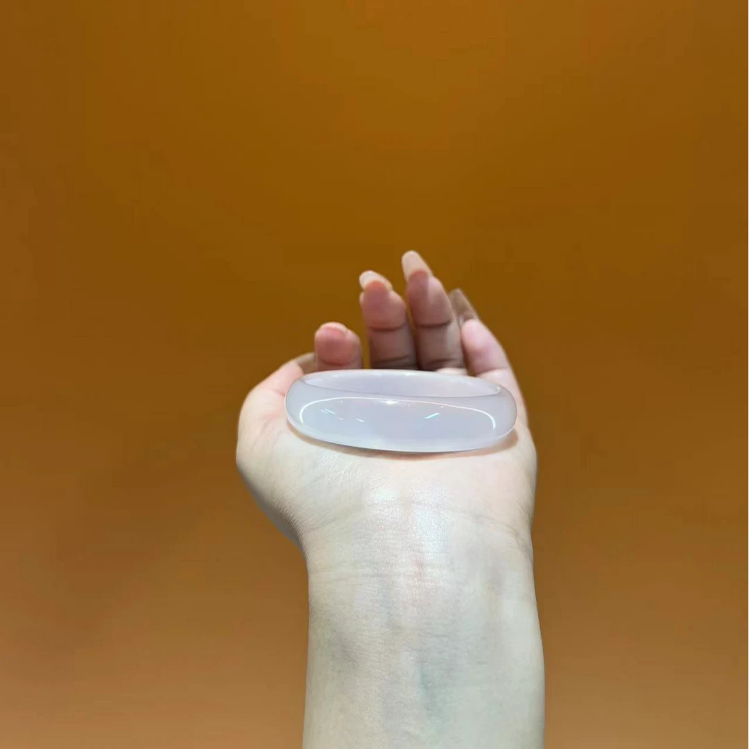 高冰白月光荔枝冻宽胎手镯