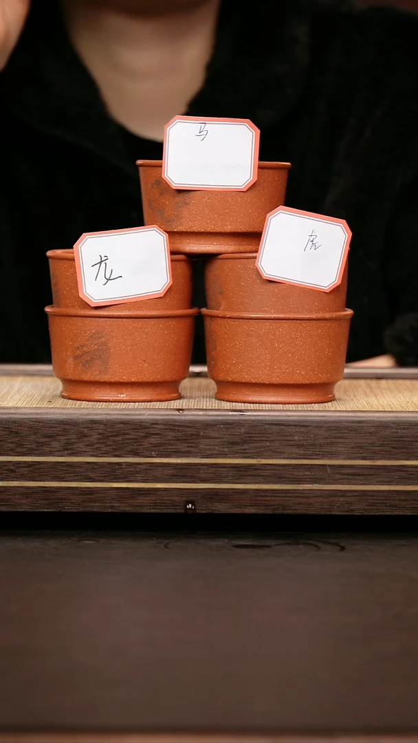 茶壶紫砂游****鱼降坡泥 龙 虎 马