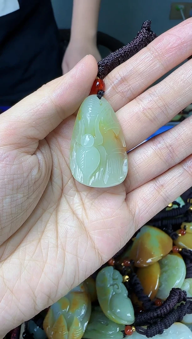 和田玉未镶嵌颈饰1