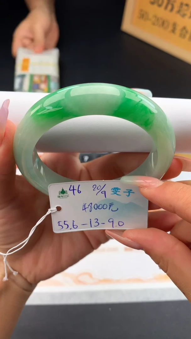 未镶嵌手镯翡翠自带#送人#，联系客服核对地址~