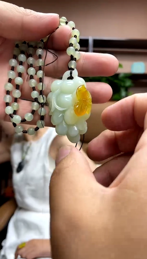 岫玉未镶嵌吊坠·