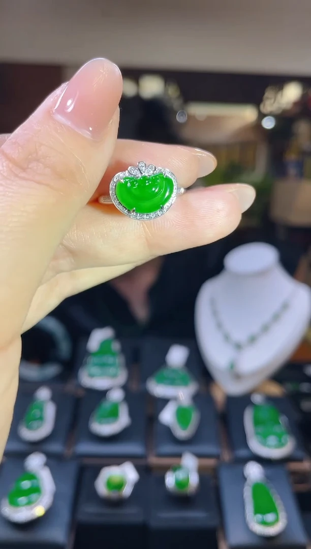 【闪购商品】翡翠吊坠(不含链)18K金镶嵌多样性发其一