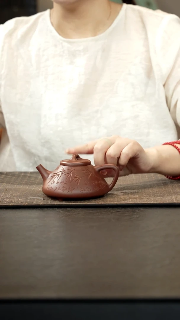 茶壶紫砂底槽青子冶石瓢刻绘200cc
