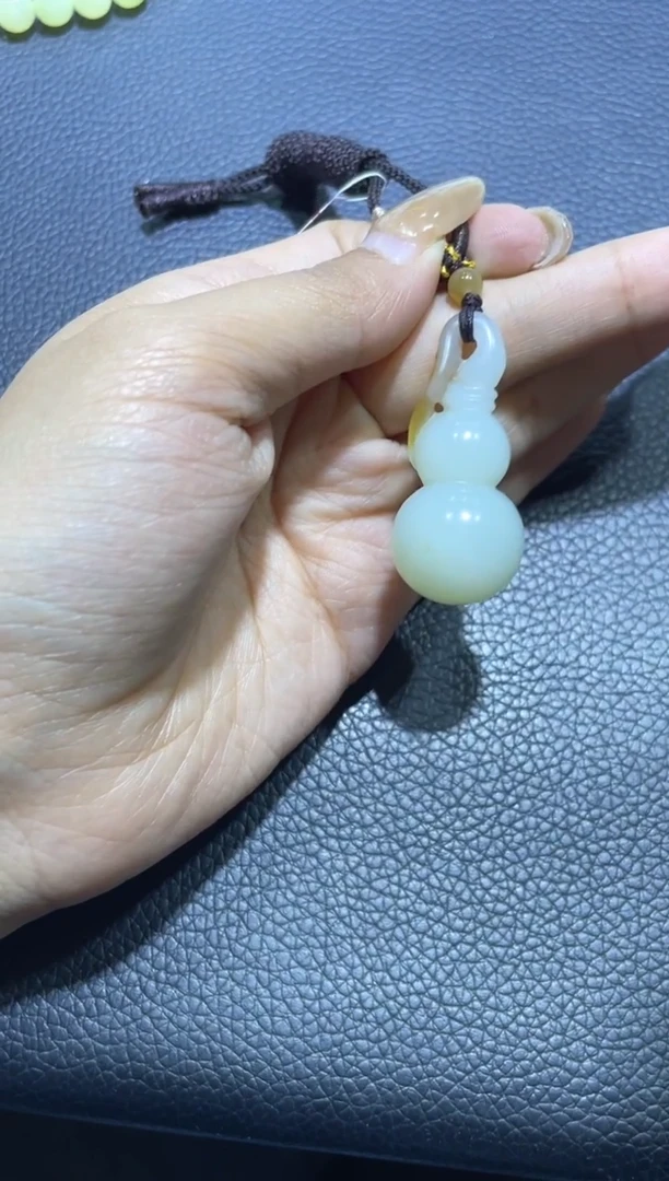 吊坠(赠链)未镶嵌和田玉金山糖白葫芦挂件（产地直发）