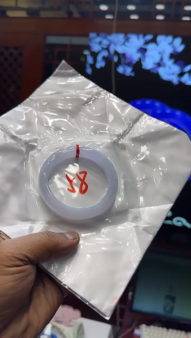 未镶嵌手镯翡翠手镯