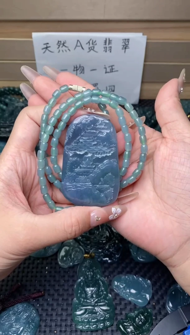 翡翠未镶嵌颈饰