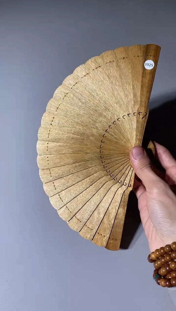 【闪购商品】金丝楠木雕392号15cm金丝楠木小叶桢楠扇子