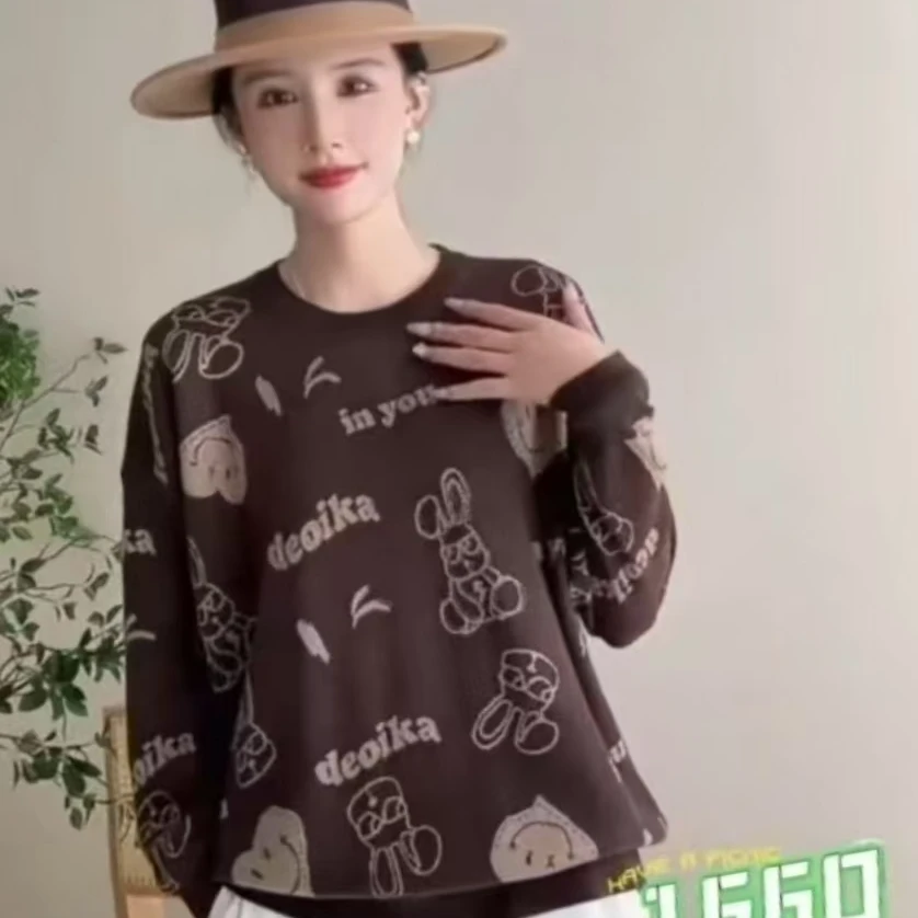 K咖棕兔子圆领毛衣时尚百搭气质休闲长袖宽松撞色套头印花上衣