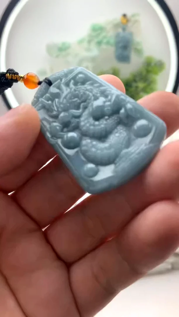 翡翠未镶嵌颈饰龙牌1