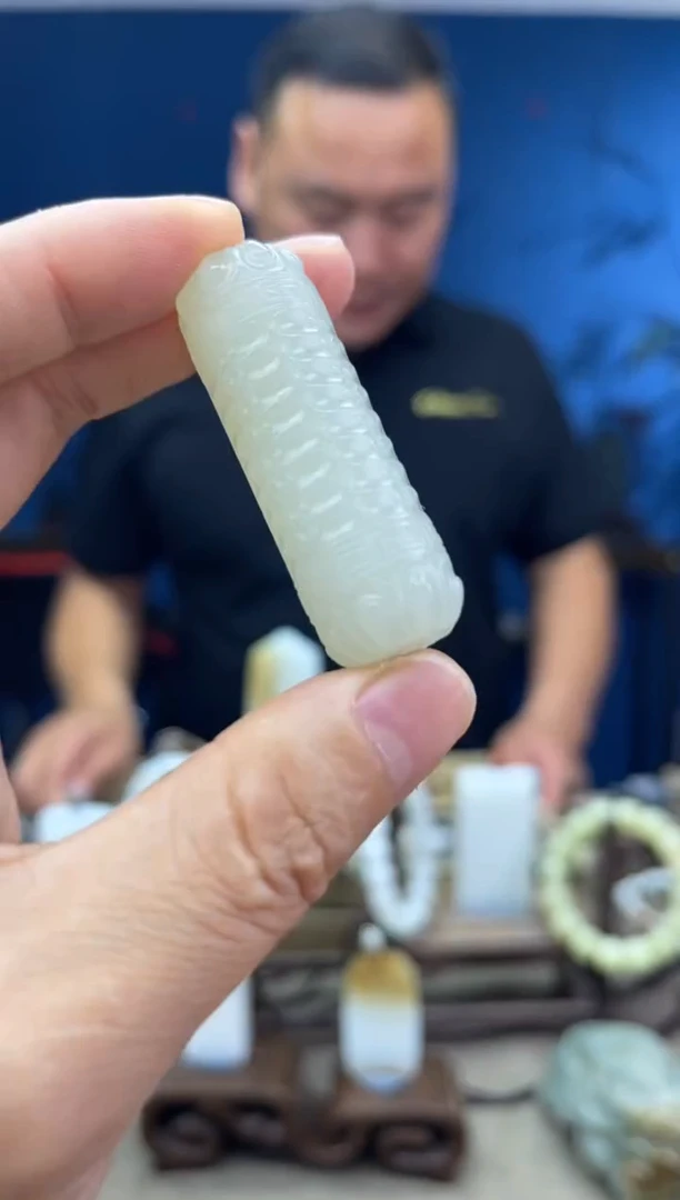 和田玉未镶嵌颈饰1